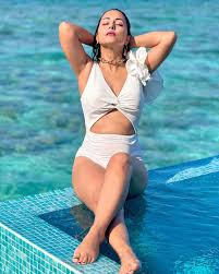 Hina Khan Oozes Oomph In White Cutout Swimsuit, Check Out The Divas  Sexiest Bikini And Monokini Looks In These Pics