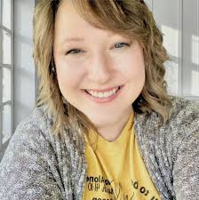 I'm looking for contact information for Lisa Glennie. I have important mail  that I would like to forward to her.