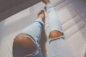 In pad, a fatty deposit called plaque builds up. I M A Woman Why Is My Leg Hair Falling Out Harley Street Hair Clinic