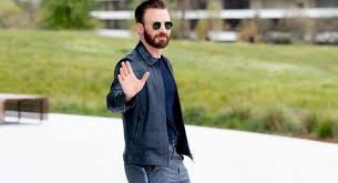 Chris evans is an american actor best known for playing comic book superhero captain america on the big screen. Profil Chris Evans Dan Insiden Yang Mengejutkan Penggemar Avengers