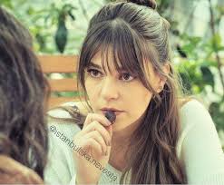 Mmm Ste Kaj Dobrega Jedli Danes Istanbulskanevesta Aslienver Bangs Aslienver Istanbullugelin Eating Kahkul Sac Kahkul Sac Kesimi Kahkul Orta Sac