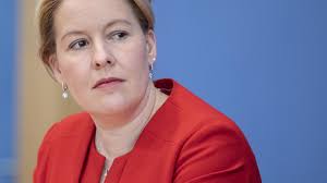Franziska giffey (née süllke, born 3 may 1978) is a german politician of the social democratic party (spd) who has been serving as minister for family affairs, senior citizens, women and youth in the government of chancellor angela merkel since 2018. Eghgqyvuevqkjm