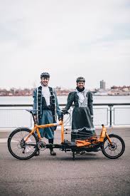 Kyle And Sarah Ride A Bullitt Cargo Bike Photographed At The East River Bike Path And 23rd St Manhattan At This Year S Cranksgi Mit Bildern Bullitt Bike Radsport Fahrrad