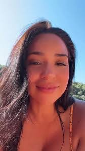 Iris Molina's Instagram, Twitter & Facebook