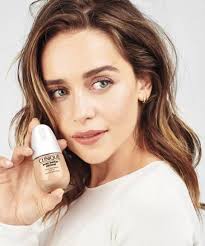 Today, this video will show you the lifestyle of an english actress. Emilia Clarke Clinique Even Better Clinical Serum Foundation 2021 Famousfix