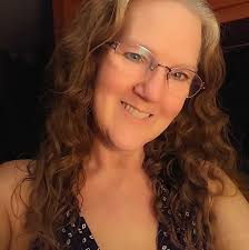 It's hotdogs! No wait it's Twinkies! It's Twinkie hotdogs 😆 Made with  twinkies and Twix. No weenies. 🍫🌭 -Twinkies w/white cream -Twix (80  calorie size) -White Ig. cupcake papers -Yellow icing tube -