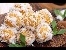 Covered with freshly grated coconut on the outside, this delicious treat will literally burst in your mouth once you take a bite. Klepon Viral Onde Onde Labu Youtube