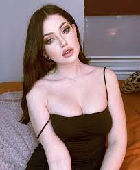 Djarii - Free nude pics, galleries & more at Babepedia