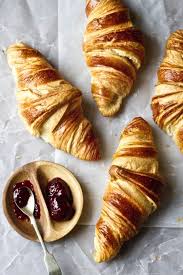 Gia Mi Vedo Je Mange Des Croissants Sur Les Rives De La Seine 3 Food Yummy Food Recipes