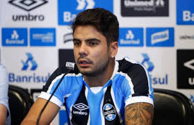 Novo rico” do futebol brasileiro anuncia Henrique Almeida, ex-Grêmio, para  a Série D
