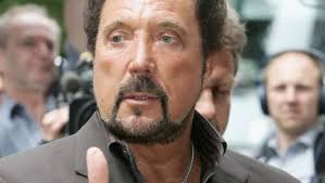 Tom jones' obdachloser sohn sorgt für schlagzeilen. Tom Jones Die Urne Meiner Frau Steht Neben Meinem Bett Bunte De