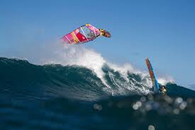 Alors qu'il vient de fêter ses 58 ans il y a quelques jours à peine (le 23 avril dernier), robby naish reste plus jeune et alerte que jamais… Robby Naish Action Naish Windsurfing Windsurf Sails Windsurf Boards Booms Masts Rigs Soft Tech And More