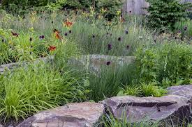 Der Garten Ist Unser Sehnsuchtsort Stilvolles Design Einfach Gepflanzt Stilvolles Design Einfach Gepflanzt In 2020 Naturnaher Garten Garten Gartendesign Ideen