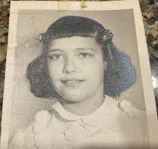 I haven't seen the Grange Hall or Shawsheen Tea Room or Busy Bee ice cream  stand posted here before. I don't know much about them, but here they are. 