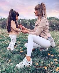 2020 Anne Kiz Kombinleri Beyaz Pantolon Bluz Vizon Kisa Deri Ceket Beyaz Spor Ayakkabi Kadin Modasi Kizlar Anne Kiz Alintilari