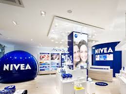 Ein strahlender teint für das anstehende date, sanft gepflegte hände für einen wichtigen termin oder einfach eine massage zur entspannung: Nivea Haus Act Agency