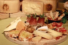 Visualizza altre idee su antipasti, taglieri, instagram. Una Tavola Made In Tuscany Con La Ricetta Del Tagliere Di Salumi E Formaggi