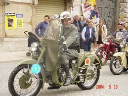 Notizie 2004 Ascoli Un Guzzi Falcone Della Stradale In Gara Ad Una Rievocazione Di Moto D Epoca 15 09 2004