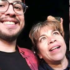 A Roxana Coronado y su familia la PNC los detuvo ilegalmente el 21 de  noviembre en La Plaza Central, ella es trabajadora de la Oficina del  Arzobispado. "Si detienen a mi hijo,