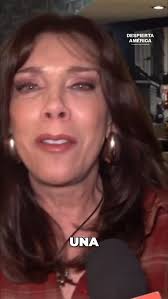 La licenciada @alma.zendejas esposa de @drcesarlozano estrena su libro “El  reto saludable de Alma” Recetario “Súper deli”