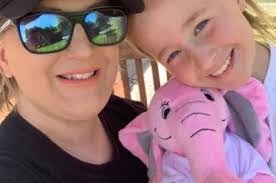 Lynne Clayton's Instagram, Twitter & Facebook