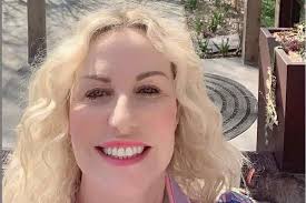 La conduttrice spesso infatti ha dichiarato di essere più felice che mai nella sua casa da sogno in mezzo alla natura. Antonella Clerici Dove Abita Ecco La Sua Villa Da Sogno