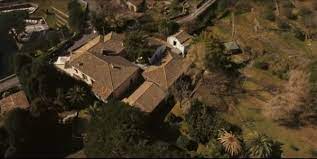 Ubicato a mascali, in sicilia, a 31 km da catania, il casale del gelso offre un barbecue. Venduta La Villa Di Franco Battiato A Milo E Giallo E Che Fine Fara Il Suo Archivio Ilsicilia It Ilsicilia It