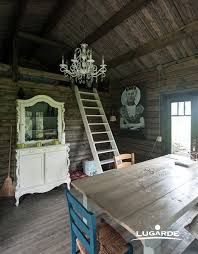 Rustikal Urig Und Naturlich Durch Eine Komplette Innenausstattung Aus Holz Geben Sie Ihrem Gartenhaus Extra Viel Charme Dunkle Farben Und Lichtdurchflutete