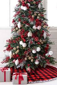 Black And Gold Christmas Tree Skirt Red And White Buffalo Plaid Christmas Tree Skirt With White Pom Pom Fringe Holiday With Images Holiday Decor Christmas Buffalo Plaid Christmas Tree Christmas Decorations