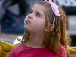 Carinha de Anjo: Dulce Maria apronta em passeio com Nicole