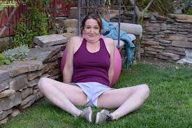 Saggy tits GILF works out for a bit and fingers herself outdoors -  IamXXX.com