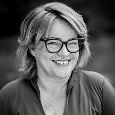 Linda Ide's Instagram, Twitter & Facebook