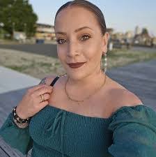 Amanda Cottrell's Instagram, Twitter & Facebook