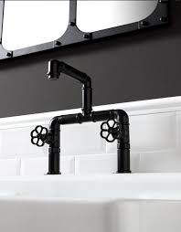 Robinet Noir Mat Robinetterie Style Industrielle Designed By Bleu Provence Showroom Robinetterie Salle De Bain Robinet Salle De Bain Salle De Bain Industrielle