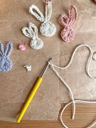 Sie sind die perfekte tischdeko für ostern und ein tolles diy geschenk.die schriftl. Ostern Ole Hier Kommen Unsere Kinderleichten Hakel Hasen Wasfurmich