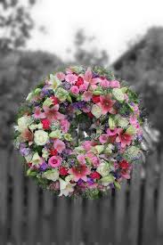 Trauerkranz In Rosa Weiss Mit Lilien Rosen Germini Und Anderen Liebevollen Bluten Trauerkranz Beerdigung Blumen Lilien