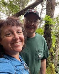 Wendy Farrington's Instagram, Twitter & Facebook