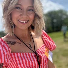 Carolyn Jayne's Instagram, Twitter & Facebook