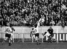 Et tout ça couronné d'un grand chelem historique, le. This Is Not Soccer Auf Twitter Onthisday 1956 Naissance De Dominique Harize Ailier Xvdefrance 9 Sel 1975 77 Stadetoulousain Scalbi Cabrive Cahorsrugby Grand Chelem 1977 Photo L Ailier Inscrit Un Essai Face A