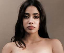 Jhanvi Kapoor was seen escaping from the camera late at night, wearing such  a dress became a victim of Oops Moment as soon as it was lighted -  informalnewz