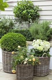 Einrichtung Im Landhausstil Landhausmobel Und Rustikale Deko Ideen Garten Kleiner Garten Garten Ideen