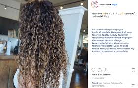 Feb 25, 2022 · colpi di sole su capelli castani: L Effetto Del Balayage Sui Capelli Ricci Vogue Italia