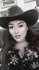 Shes riding for Lane now 👀😂 lmao jp #fyp #8seconds #nativeamerican