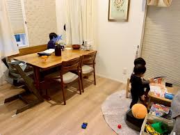 リビングダイニングの子ども活動スペースをゆるく分ける 2歳差3兄弟 1歳 6歳 ココハレスイッチ リビングダイニング リビング リビング 子ども