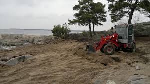 Strandhotellet ligger mitt i den lilla staden, nära till butiker, restauranger, småbåtshamn och klippor för ett dopp. Tallparksbadet Renoveras Oregrundarbloggen Varje Dag 365