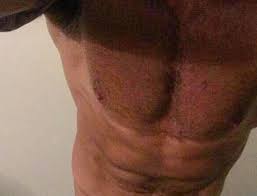 Luciano Castro rompió el silencio tras la viralización de sus fotos desnudo
