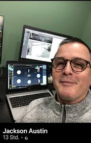 Ethan Schindler oder August Roßmann mit den Bildern von Sean Whalen