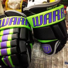 Bauer Vapor X500 Le Black Senior Ice Hockey Skates Gloves Ahockeymomreviews Hockey Gloves Custom Hockey Jerseys Hockey Teams