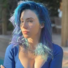 Mayra Bell's Instagram, Twitter & Facebook