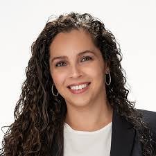 Kristine Elliott's Instagram, Twitter & Facebook